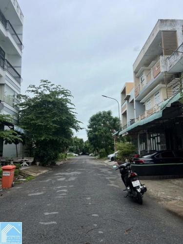 Bán Nhà cấp 4 khu DC Cửu Long đã có sổ hồng bao sơn bê lại mới.