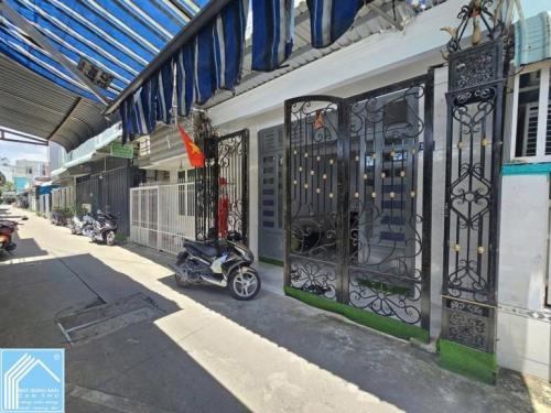 BÁN NHÀ cấp 4, NÓC BẰNG - TRỤC CHÍNH HẺM xe hơi (Gần sát khu Đại Ngân) BÁN NHÀ cấp 4, NÓC BẰNG - TRỤC CHÍNH HẺM xe hơi (Gần sát khu Đại Ngân)