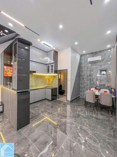 Bán nhà đẹp 1 trệt 1 lầu hẻm 182 Trần Hưng Đạo, gần CV Lưu Hữu Phước, DT 4,37x9,7m -42m2