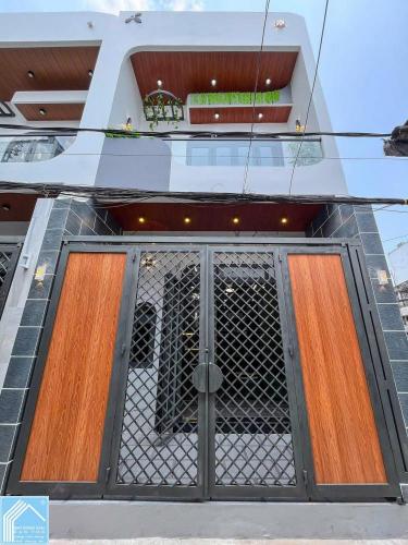 Bán nhà đẹp 1 trệt 1 lầu hẻm 182 Trần Hưng Đạo, gần CV Lưu Hữu Phước, DT 4,37x9,7m -42m2