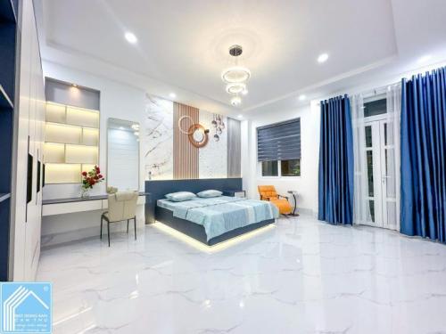 BÁN NHÀ ĐẸP GIÁ TỐT 1 TRỆT 2 LẦU HIỆN ĐẠI FULL NỘI THẤT ĐƯỜNG D6 KDC HỒNG LOAN