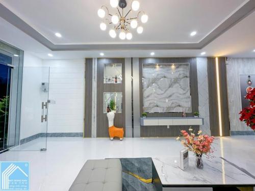 BÁN NHÀ ĐẸP GIÁ TỐT 1 TRỆT 2 LẦU HIỆN ĐẠI FULL NỘI THẤT ĐƯỜNG D6 KDC HỒNG LOAN