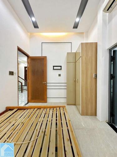 BÁN NHÀ LẦU - DT RẤT RỘNG & ĐẸP. Nằm gần Chợ Mít Nài & Đại Học Cần Thơ.