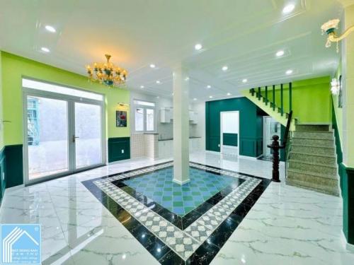 BÁN NHÀ LẦU - GÓC 2MT Hẻm - MỚI TUYỆT ĐẸP (Hẻm 233 NVCừ (gần Cao Đẳng Y Tế CT)