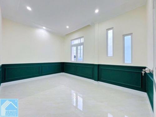 BÁN NHÀ LẦU - GÓC 2MT Hẻm - MỚI TUYỆT ĐẸP (Hẻm 233 NVCừ (gần Cao Đẳng Y Tế CT)