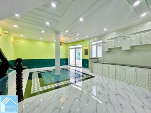 BÁN NHÀ LẦU - GÓC 2MT Hẻm - MỚI TUYỆT ĐẸP (Hẻm 233 NVCừ (gần Cao Đẳng Y Tế CT)