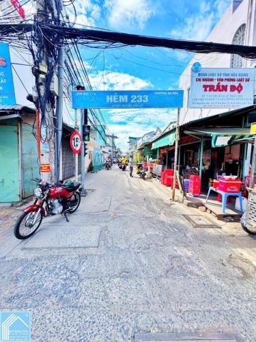 BÁN NHÀ LẦU - GÓC 2MT Hẻm - MỚI TUYỆT ĐẸP (Hẻm 233 NVCừ gần trường Cao Đẳng Y Tế CT)