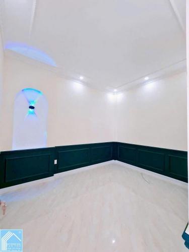 BÁN NHÀ LẦU - GÓC 2MT Hẻm - MỚI TUYỆT ĐẸP (Hẻm 233 NVCừ gần trường Cao Đẳng Y Tế CT)