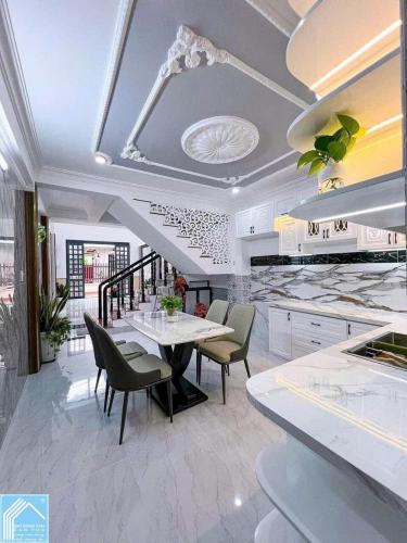Bán nhà lầu - GÓC 2MT HẺM - TRỤC CHÍNH, sổ hoàn công - NỘI THẤT đẹp