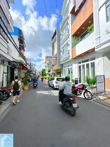 Bán nhà MẶT TIỀN, 1T3L đúc, sổ hoàn công (Gần cầu Gạch Ngỗng - Mậu Thân)