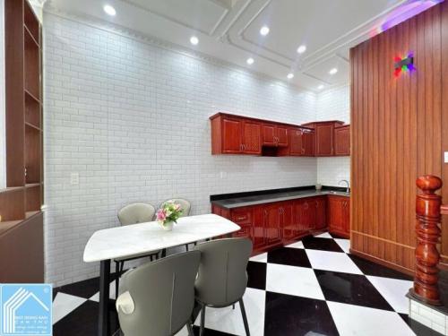 Bán nhà MẶT TIỀN, 1T3L đúc, sổ hoàn công (Gần cầu Gạch Ngỗng - Mậu Thân)