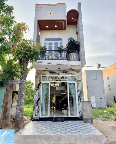 BÁN NHÀ mới xây - Mặt Tiền - KDC CỬU LONG (Có phòng ngủ tầng trệt)