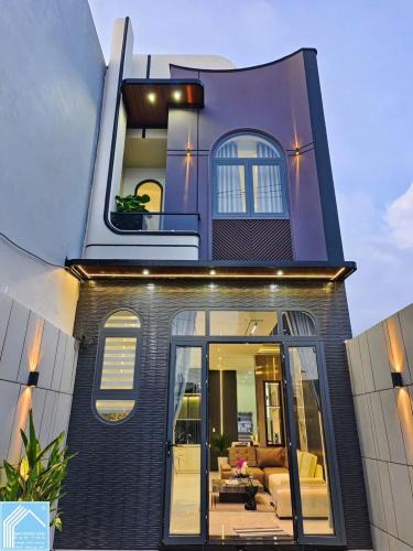 BÁN NHÀ PHỐ HIỆN ĐẠI. Có sân đậu ôtô, 2 MẶT TIỀN (trước Lộ - sau view sông)