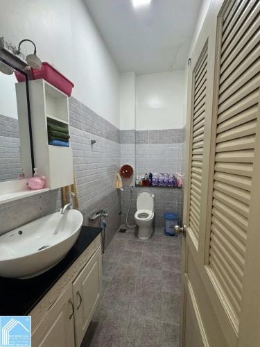 Bán nhà trệt 2 lầu đường xuân thuỷ kdc hồng phát - đoạn gần trần hoàng na