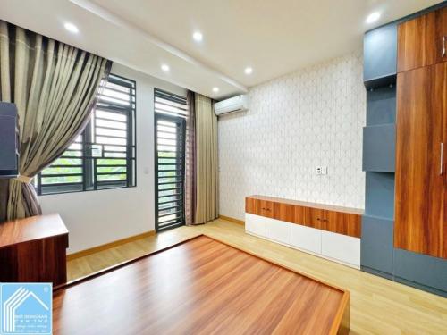 Bán Nhà Trệt 2 Lầu sân thượng đường 2B đối diện công viên KDC ĐH Y Dược, kế đường Trần Bạch Đằng