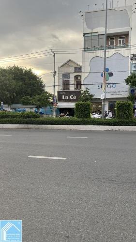 Bán nhà trệt lầu 2 mặt tiền đường nguyễn văn cừ - kế trường cao đẳng y tế, dược hậu giang