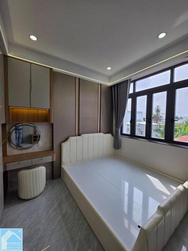 Bán Nhà Trệt Lầu đang Hoàn thiện Cách đường Hoàng Quốc Việt 80m - Thông Bờ kè Cái Sơn