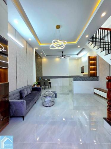 Bán nhà trệt lầu đường Vàm Ông Cửu, cách đường Huỳnh Thị Nở 15m, gần chợ Cái Chanh