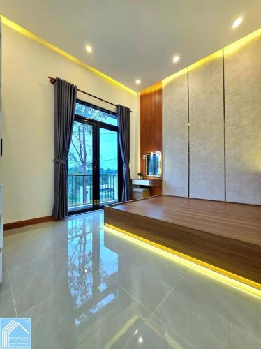 Bán nhà trệt lầu đường Vàm Ông Cửu, cách đường Huỳnh Thị Nở 15m, gần chợ Cái Chanh