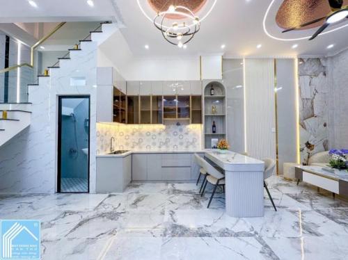 Bán Nhà Trệt Lầu hẻm 11 Nguyễn Văn Linh - Gần Hồ Bún Xáng và Trường ĐH Cần Thơ