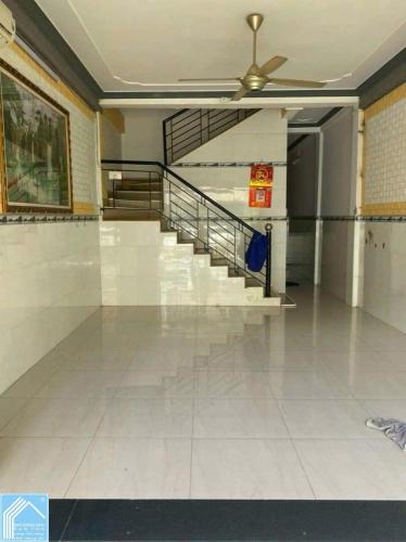 Bán nhà trệt lầu KDC 586 gần Đường Bùi Quang Trinh  Nhà cao ráo thoáng mát do đã nâng lên cao
