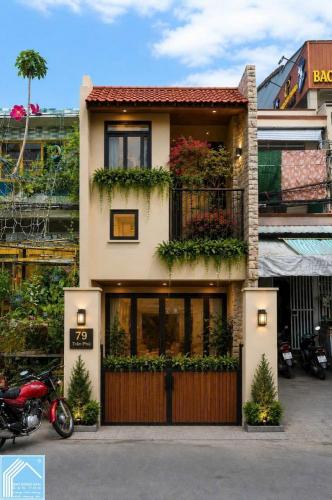 Bán Nhà Trệt Lầu Mặt tiền đường Trần Phú - sát công viên Sông Hậu và CA Thành Phố