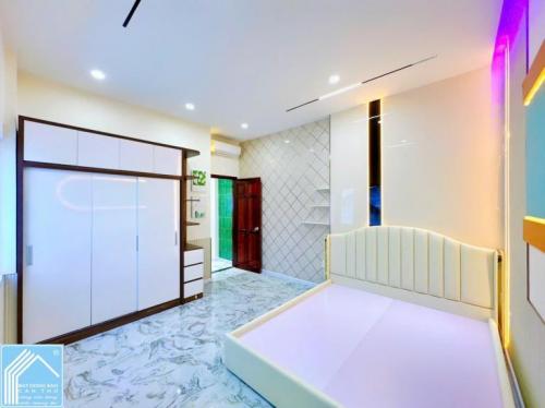 Bán Nhà Trệt Lầu Mặt tiền đường Trần Phú - sát công viên Sông Hậu và CA Thành Phố