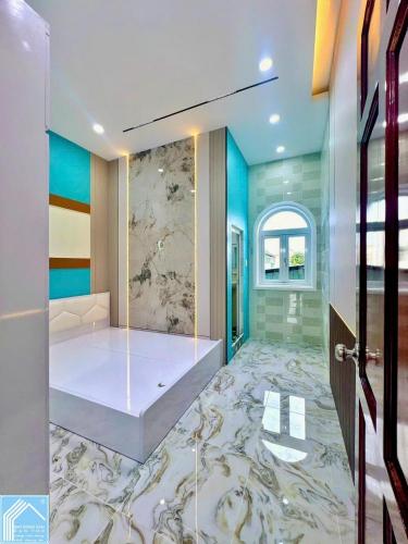 Bán Nhà Trệt Lầu Mặt tiền đường Trần Phú - sát công viên Sông Hậu và CA Thành Phố