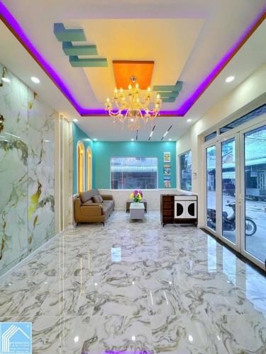 Bán Nhà Trệt Lầu Mặt tiền đường Trần Phú - sát công viên Sông Hậu và CA Thành Phố