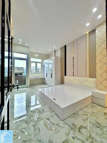 Bán Nhà Trệt Lầu Mặt tiền đường Trần Phú - sát công viên Sông Hậu và CA Thành Phố