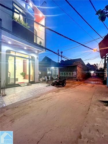 Bán Nhà Trệt Lầu Mới Full Nội Thất Kế Trục chính KDC 3A - Gần Chợ Nổi + Trường học