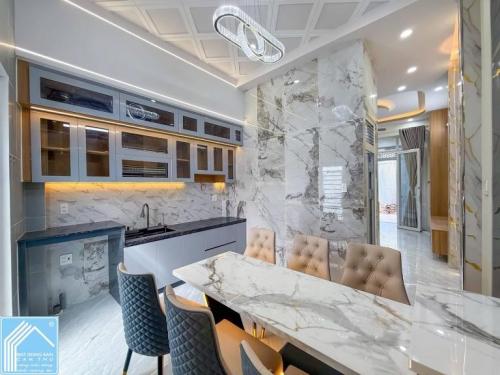 Bán nhà trệt lầu trục chính hẻm 137 Hoàng Quốc Việt, cách mặt tiền 40m, gần chợ An Bình