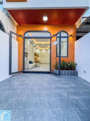 Bán Nhà Trệt Lầu Xây mới - 3 phòng Ngủ - Gần Chợ Nổi + Trường học - đường F5 KDC 3A