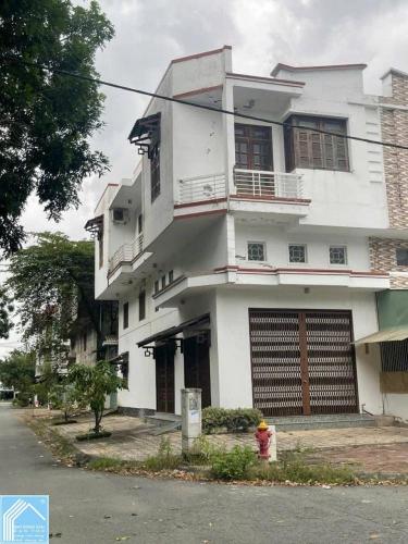 Bán nhà trệt lững lầu góc đường số 3 và 50 KDC 586 Bán nhà trệt lững lầu góc đường số 3 và 50 KDC 586
