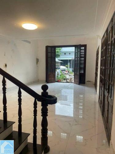 Bán nhà trệt lững lầu góc đường số 3 và 50 KDC 586