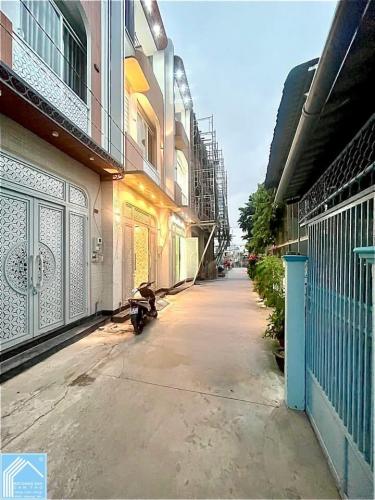 Bán Nhà Trục chính hẻm 137 Hoàng Quốc Việt - Gần Chợ Nổi & Trường học 