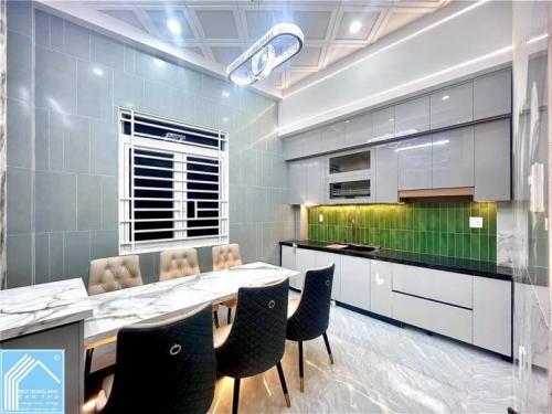 Bán Nhà Trục chính hẻm 137 Hoàng Quốc Việt - Gần Chợ Nổi & Trường học 