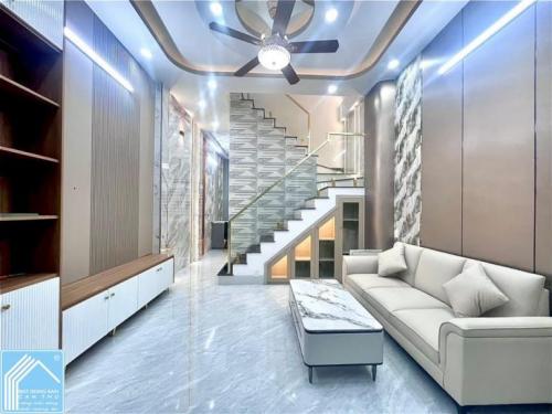 Bán Nhà Trục chính hẻm 137 Hoàng Quốc Việt - Gần Chợ Nổi & Trường học 