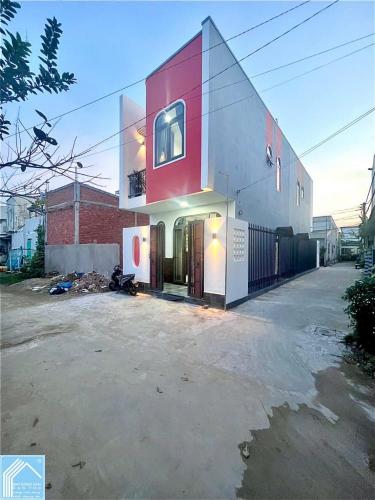 Bán Nhà Xây Mới Góc 2 Mặt tiền KDC 923 - Gần Chợ Nổi & Trường Mầm non