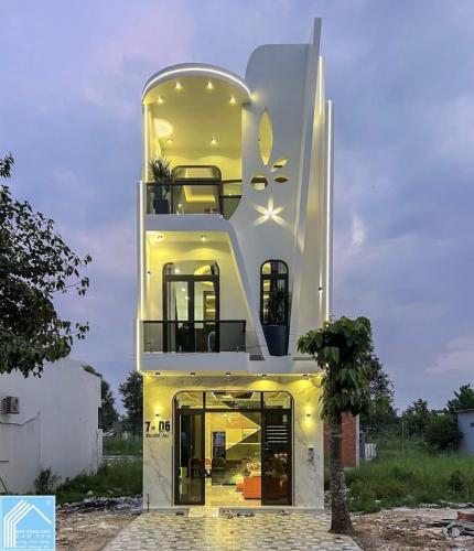 BÁN SIÊU PHẦM - Mặt Tiền - NHÀ 2 LẦU - HIỆN ĐẠI. TẶNG FULL NỘI THẤT CAO CẤP
