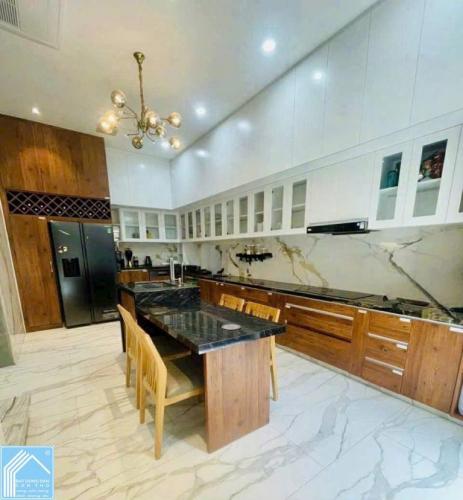  BIỆT THỰ 1 TRỆT 2 LẦU CÓ HỒ BƠI - GARA Ô TÔ. NGAY CÔNG VIÊN HỒ CẢNH QUAN MÁT MẺ - KDC NAM LONG 