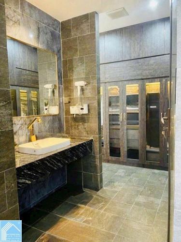  BIỆT THỰ 1 TRỆT 2 LẦU CÓ HỒ BƠI - GARA Ô TÔ. NGAY CÔNG VIÊN HỒ CẢNH QUAN MÁT MẺ - KDC NAM LONG 