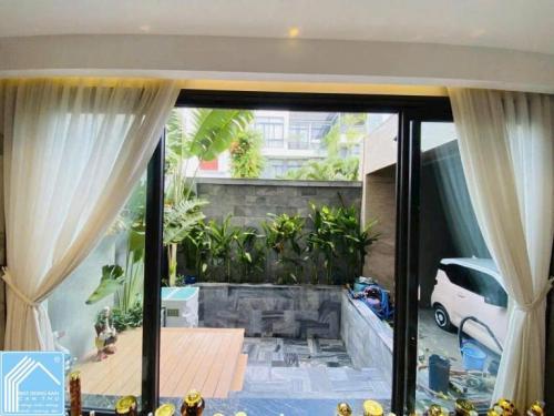 BIỆT THỰ 1 TRỆT 2 LẦU CÓ HỒ BƠI - GARA Ô TÔ. NGAY CÔNG VIÊN HỒ CẢNH QUAN MÁT MẺ - KDC NAM LONG 