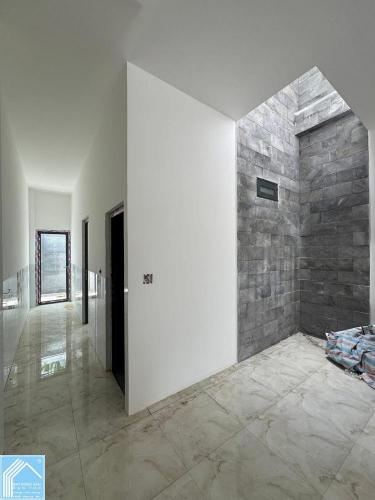 CẦN BÁN NHÀ TRỆT LẦU MỚI XÂY ĐƯỜNG B4 KDC PHÚ AN  