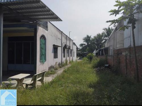 Cần bán nhà vườn - cách khu di tích Ông Cửu 100m.