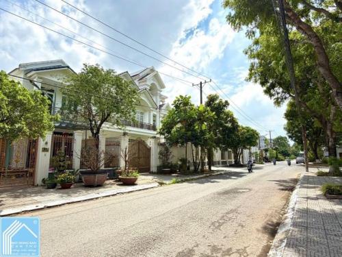 cặp nền khu dân cư công an ngay bên võ nguyên giáp 10x18m giá 6,5 tỷ có nhà sẵn