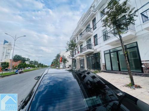 Cho Thuê Cặp Nhà 1 Trệt 3 Lầu Sân Thượng đường D1 KDC Hồng Loan, P.Cái Răng