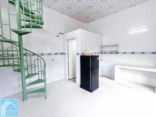 CHO THUÊ Giá : 2.5triệu / tháng. Cọc 1 tháng (Nhà 1Trệt 1Lầu, đầu Hẻm 9 Trần Chiên)