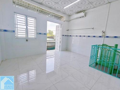 CHO THUÊ Giá : 2.5triệu / tháng. Cọc 1 tháng (Nhà 1Trệt 1Lầu, đầu Hẻm 9 Trần Chiên)