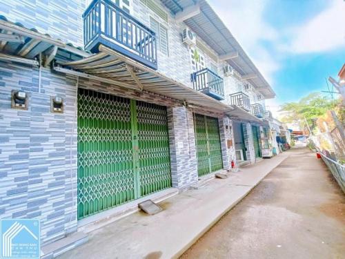CHO THUÊ Giá : 2.5triệu / Tháng. Cọc 1 Tháng (Nhà 1Trệt 1Lầu, đầu Hẻm 9 Trần Chiên)